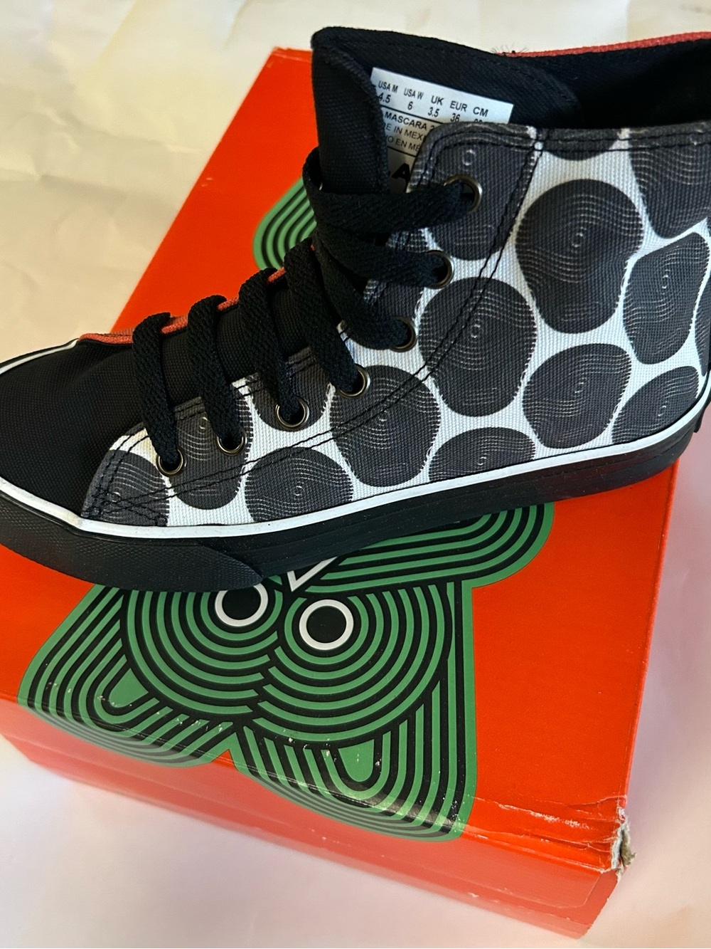 Blanx Mascara 2 - Kids High-Top Canvas Sneakers in Black Red and White